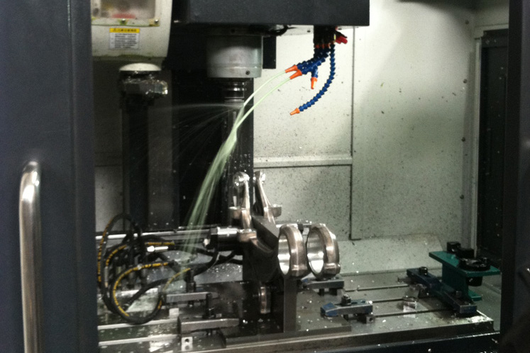 CNC-Bearbeitung von Kugelgelenken in der Werkswerkstatt